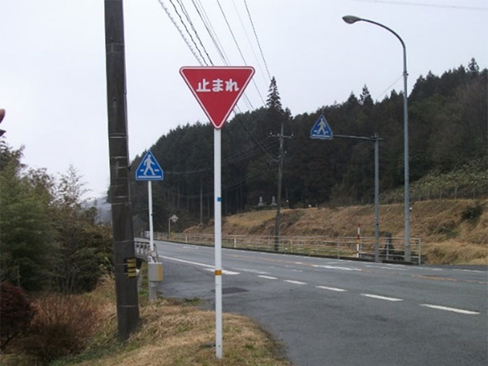 道路標識設置・道路標示塗装工事 施工例3